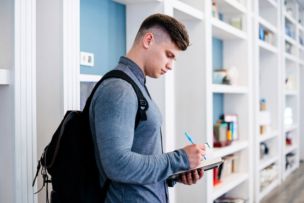 高考300分,复读逆袭大学梦想还有机会!权威分析报告