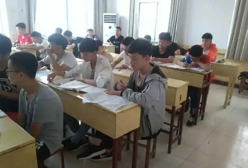 怀化市德才高级中学