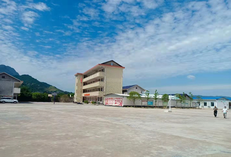 张家界市侨辉高级中学