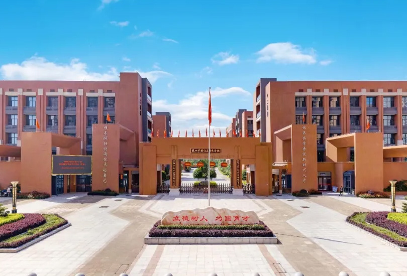 怀化市鹤城区刘霖学校 ﻿